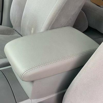 Подходит для 2008-2013 Toyota Highlander Кожаная крышка центральной консоли Чехол подлокотника Серый D