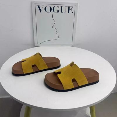 Женские летние тапочки для улицы 2025 новые высококлассные французские мягкие на платформе H-версия пляжные сандалии модные сандалии на перемычке