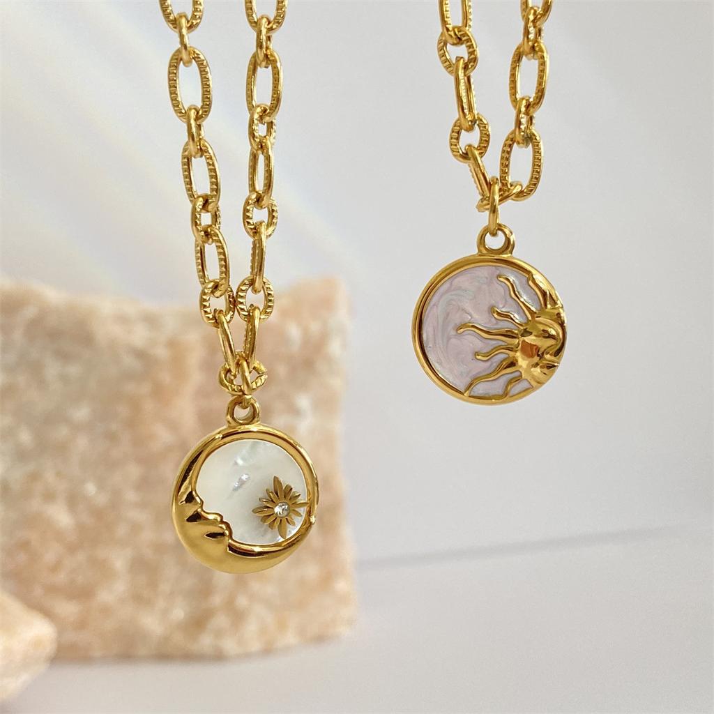 Vintage Sun and Moon Pendants Necklace White Shell Coin Round Stainless Steel Chain Necklaces Femme Jewelry Bijoux Gift