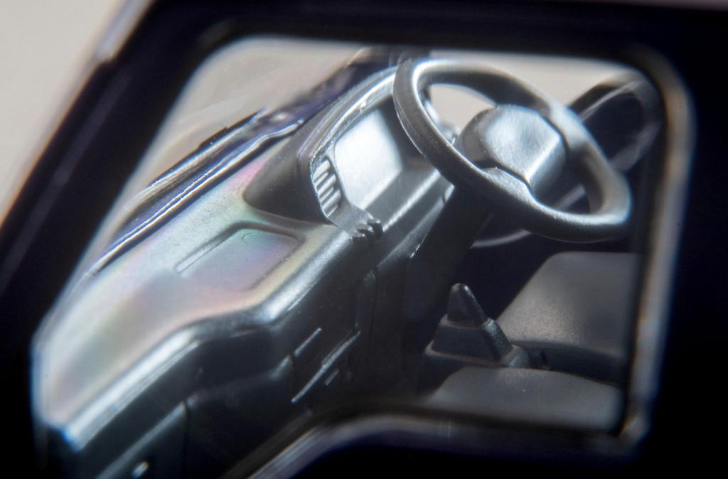 TOMYTEC Tomica Limited Vintage Neo Isuzu Elf Panel Van Kurume Transport Completed Product LV-N285c