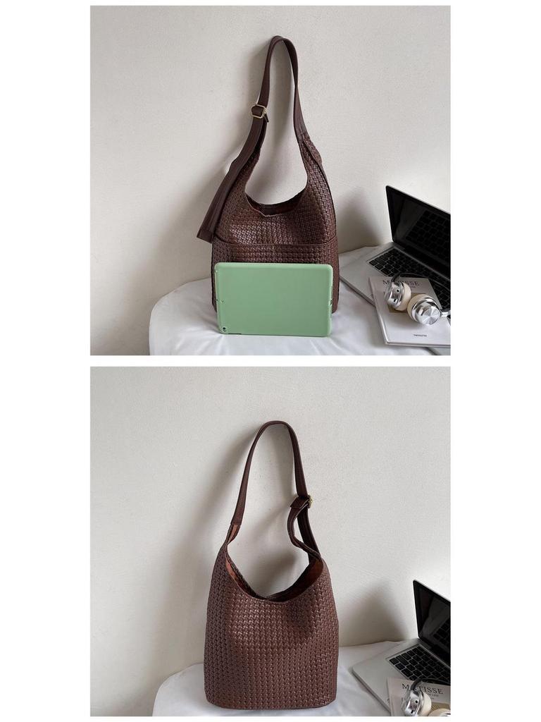 Trendy Woven Bucket Bag: 2025 Early Autumn, Large Capacity, Retro Minimalist Shoulder and Commuter Tote