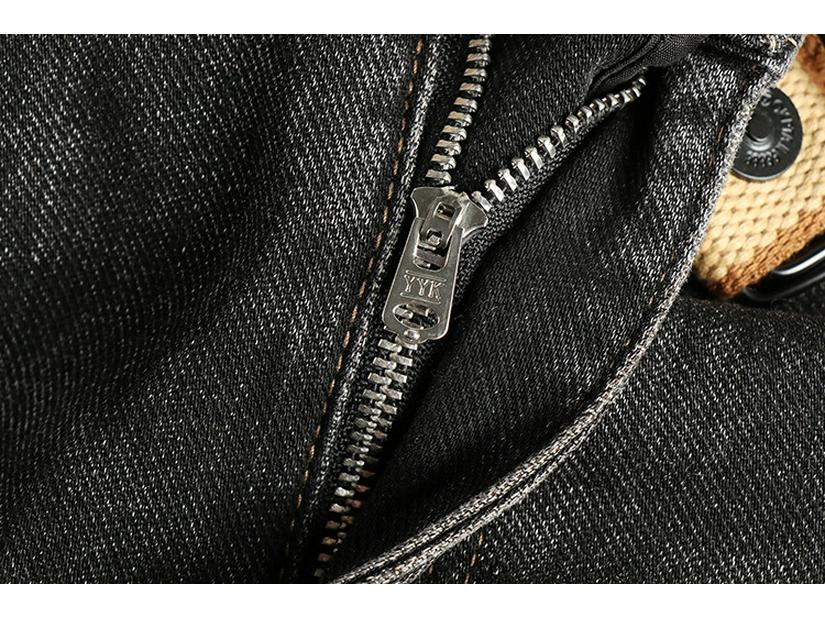 Мужские темно-серые узкие прямые джинсы с потертостями и ремнем