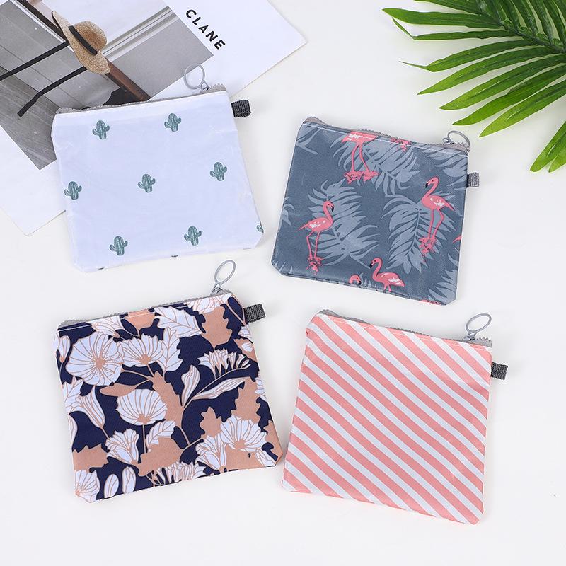 Косметичка на молнии с мультяшным принтом для хранения гигиенических прокладок, монет, наушников, ключей, карт