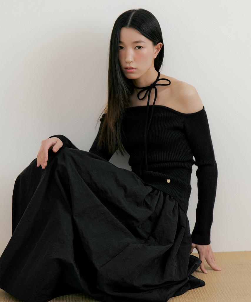 LUCIR ZU Wool Upper Strap Knit (Black)