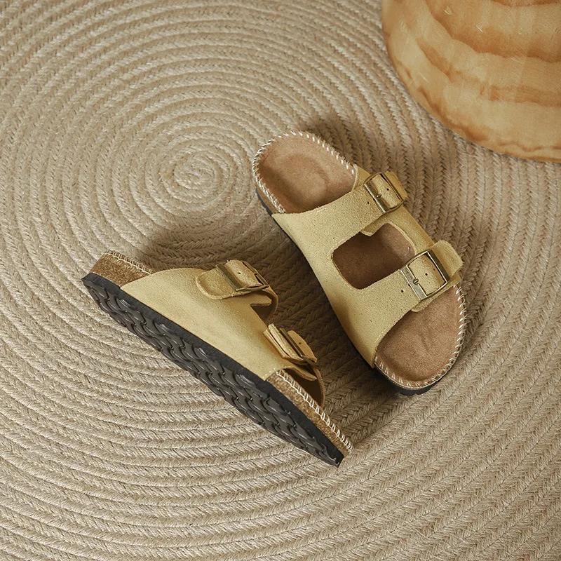 Модные летние женские тапочки 2024 года из коровьей замши, сандалии на плоской подошве с двумя пряжками для женщин, ретро-модные садовые мюли, сандалии-сабо