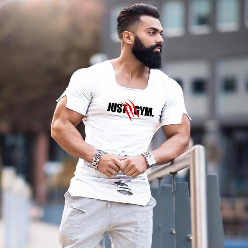 Muscleguys Новая футболка для бодибилдинга для тренажерного зала, тонкая футболка с короткими рукавами и принтом, спортивная одежда для бега, хлопковая одежда с квадратным воротником, мужская рваная футболка для фитнеса