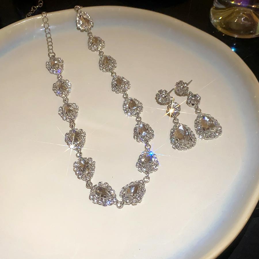 Diamond-encrusted water drop necklace earrings set popular light luxury collarbone chain light luxury high-end temperament jewelry