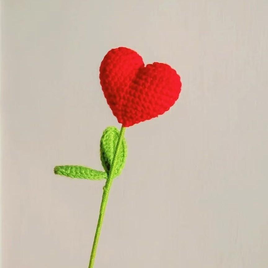 Handmade Crochet Heart Bouquet Yarn Love Flowers With Green Stems For Valentines Day Mothers Day Birthday Gifts