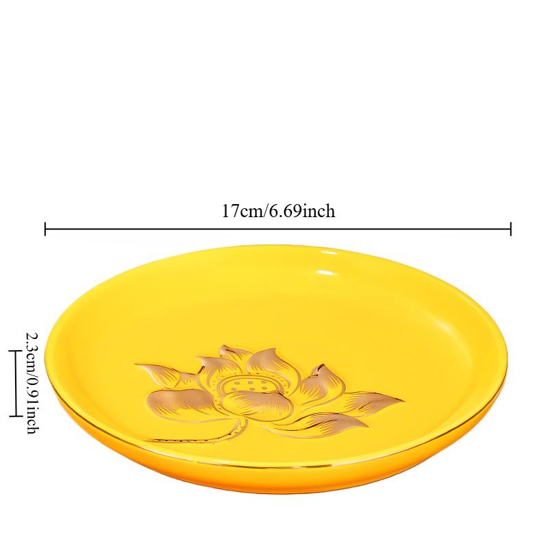 Подношение Будде фруктовой тарелки Поклонение богам дома, подношение Богу богатства с помощью керамических фруктовых тарелок Подношение Будде