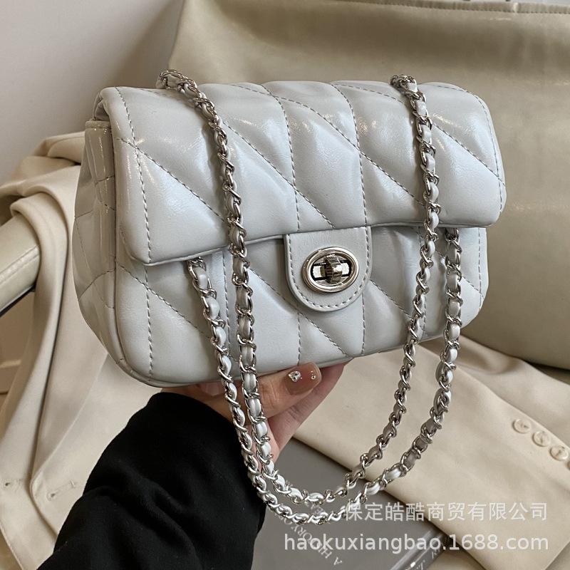 Высококлассная маленькая сумка женская 2025 новая трендовая и модная женская сумка через плечо, текстурная ромбовидная сумка-мессенджер на цепочке в иностранном стиле