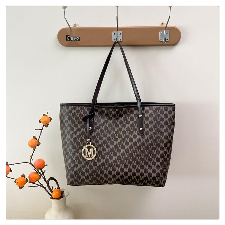 Женская модная сумка-тоут для通勤 2025 года большой вместимости высокого класса с дизайном в виде букв.