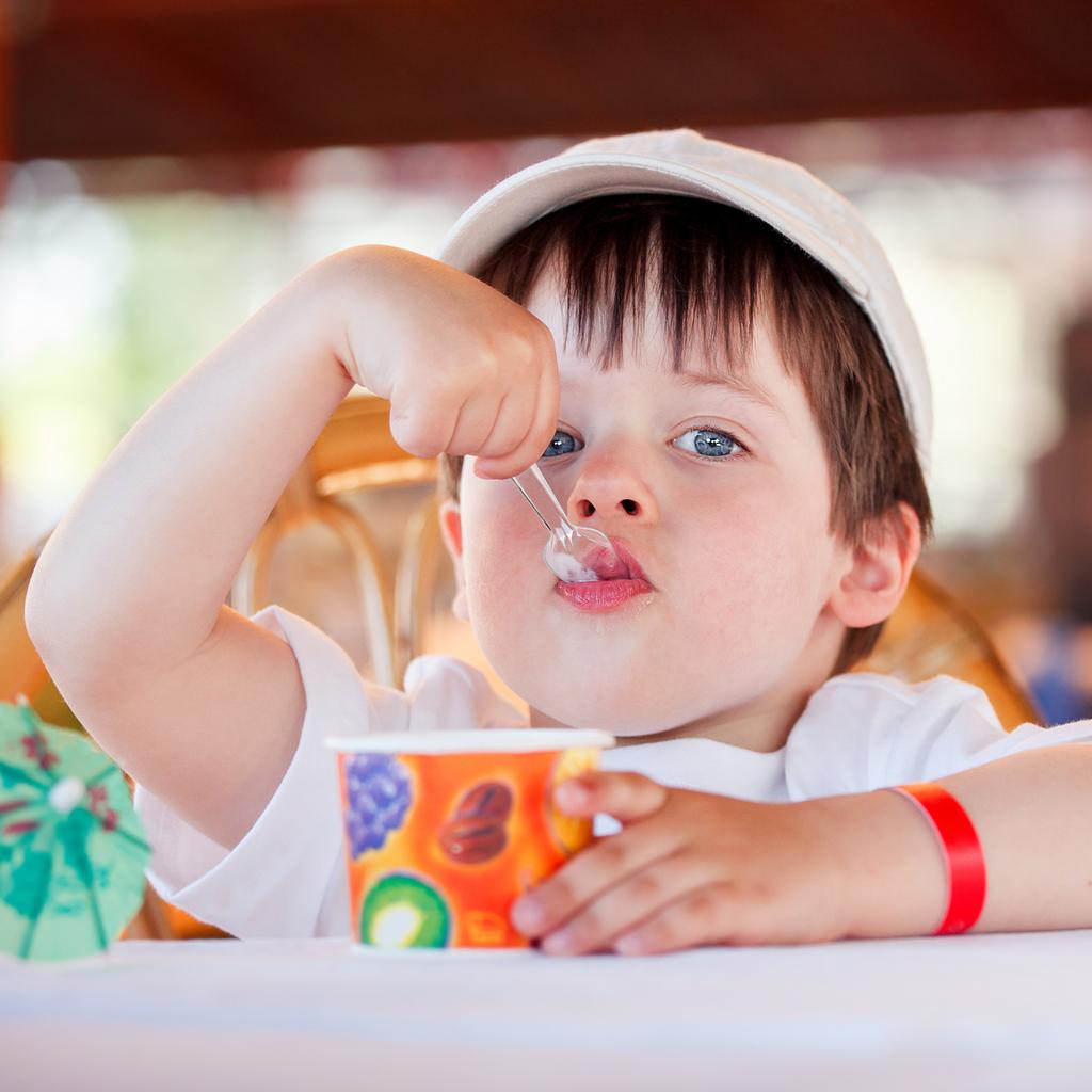 200 шт. Пластиковые ложки для десерта одноразовые для вечеринок стаканчики с крышками и крошечным мороженым желе для торта