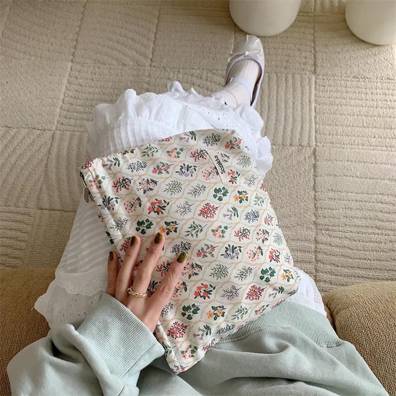 Vintage Flower Women's Cosmetic Bag Love Heart Ladies Portable Clutch Purse Handbags Female Daily Lipstick Makeup Storage Bags