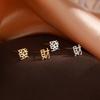 Серьги-гвоздики Сделать состояние Женские серьги, Новые тренды, Пирсинг ушей, Нишевый простой дизайн Серьги с надписью Ювелирные изделия