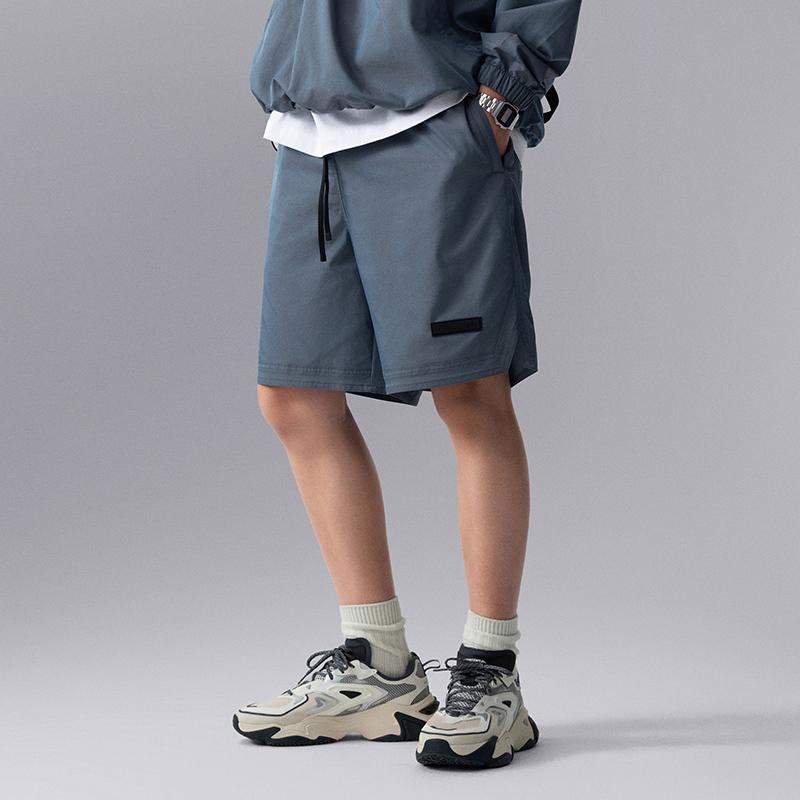 Li-Ning Спортивные шорты серии CF, однотонные, на шнуровке, водонепроницаемые, тканые, мужские, цветные, лазерные, AKSU643-1