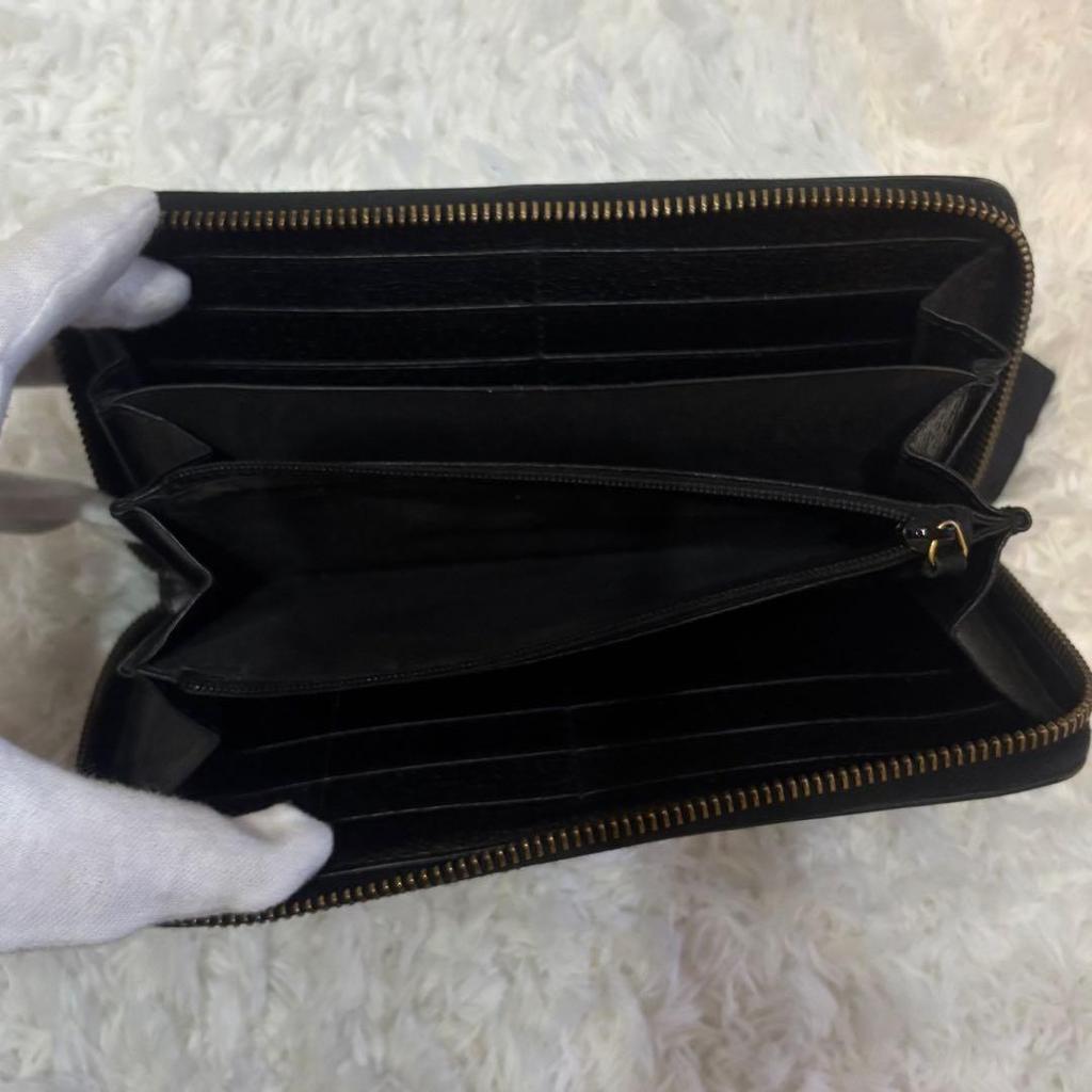 Used Excellent condition GUCCI 495062 Animale Round Zipper Black
