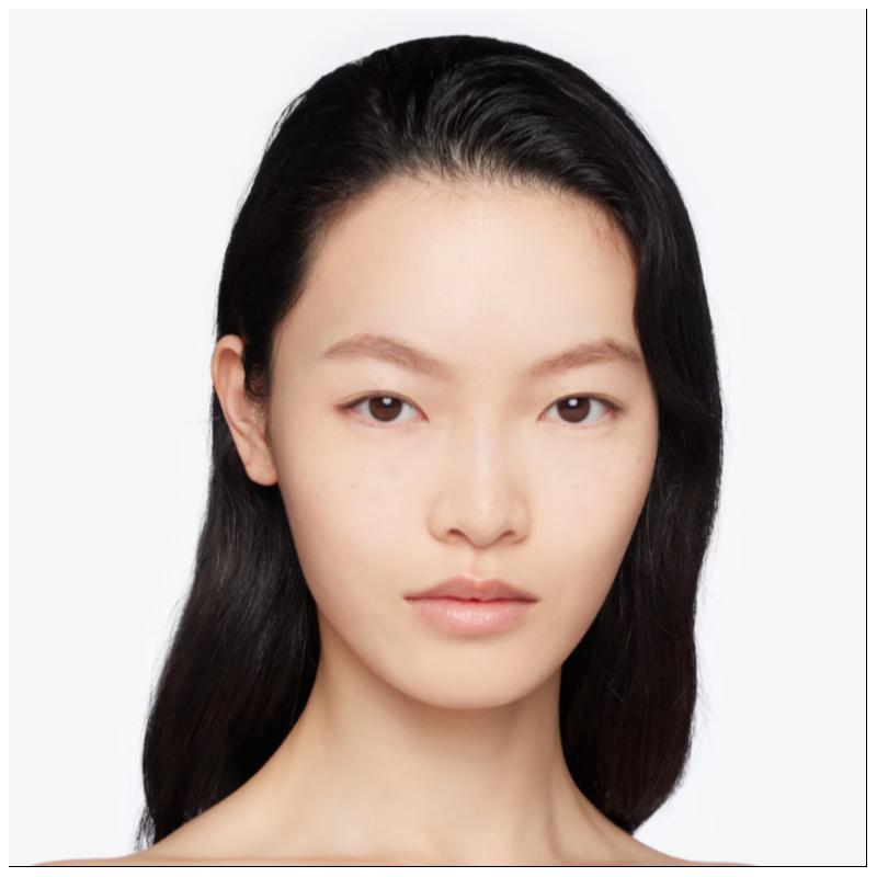 Gucci Улучшенная версия пудры Soft Focus Glowing Powder, нежное, натуральное матовое покрытие 0.5 теплый тон фарфорово-белый 10 г