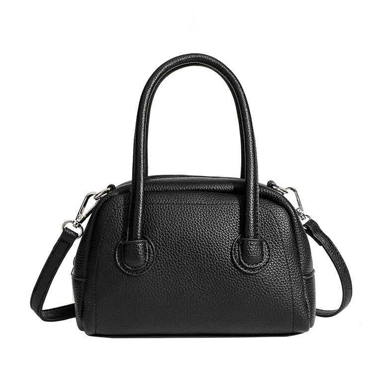 Korea Ins Summer 2025 New Portable Bowling Casual Versatile Shoulder Messenger Bag Boston Pillow Bag