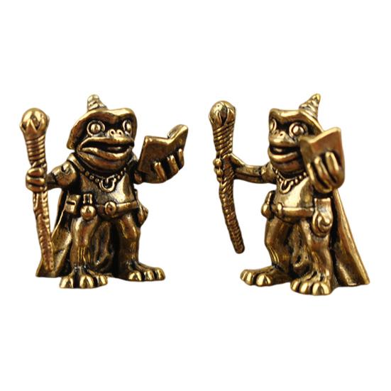 1/2Pcs Brass Witch Frog Figurine Metal Carving Miniature Frog Statue Animal Sculpture Halloween Feng Shui Decoration Home Office Desktop Ornament