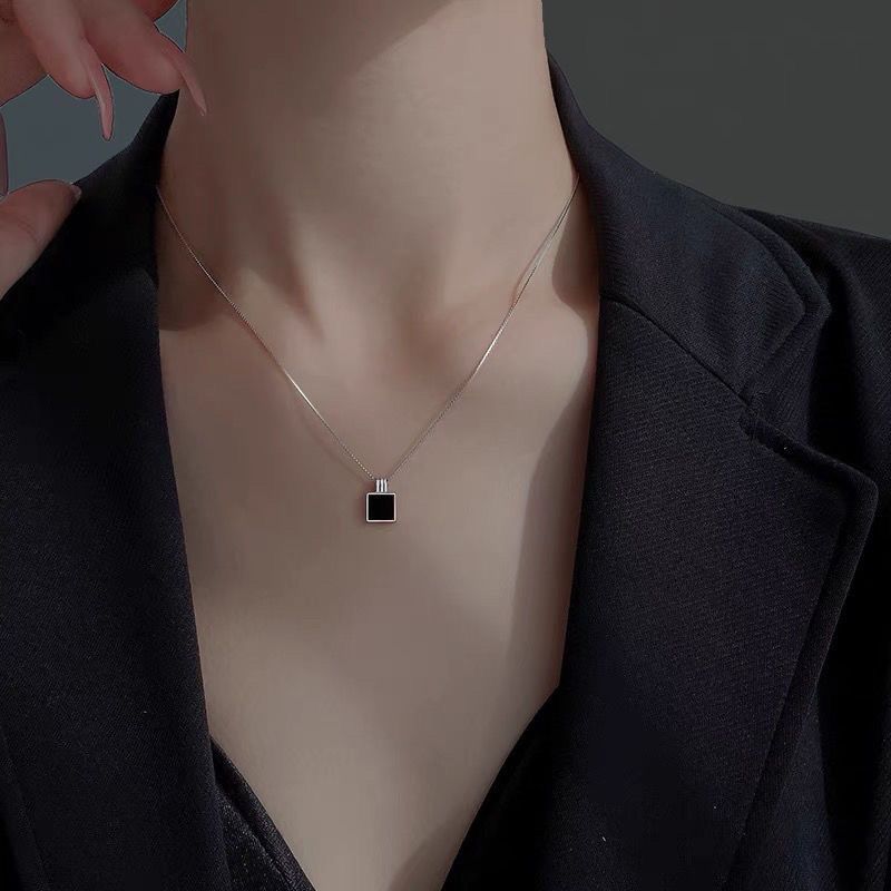Square Pendant Necklace Fashionable and Stylish Necklace, Collar, Women's Charm, Transparent Pendant Necklace, Party Jewelry Gift
