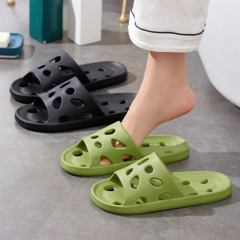 Тапочки для женщин и мужчин, нескользящие нескользящие тапочки на мягкой подошве для ванной комнаты, полые туфли для душа, банные тапочки, домашние сандалии, летние пляжные шлепанцы, тапочки для пар
