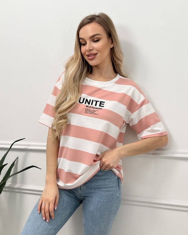 Полосатая футболка с надписью ISSA Plus