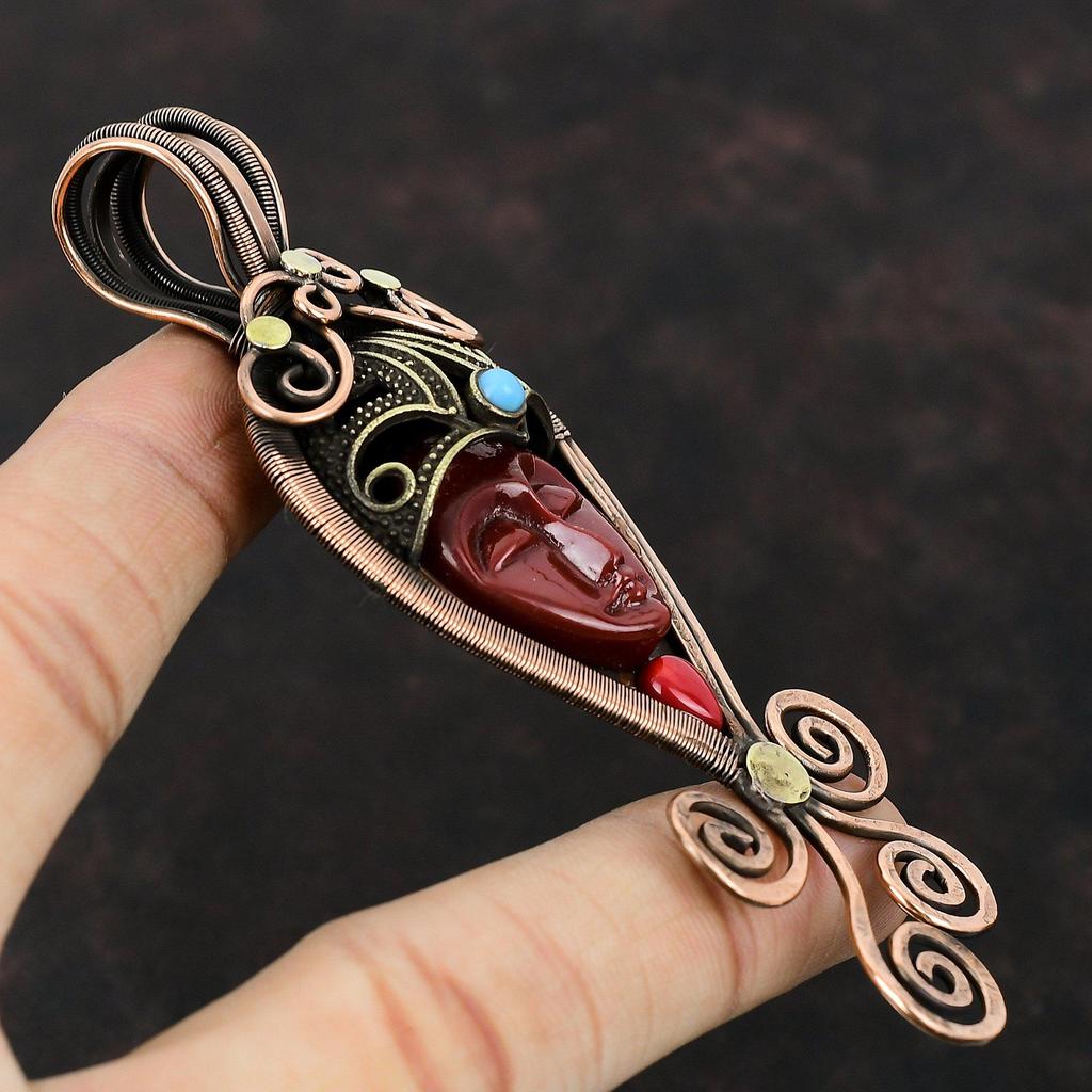 Красный резной костяной кулон для лица, медный кулон, обернутый проволокой, кулон с драгоценным камнем, итальянский коралл и аризонский бирюзовый кулон, кулон ручной работы, медные украшения