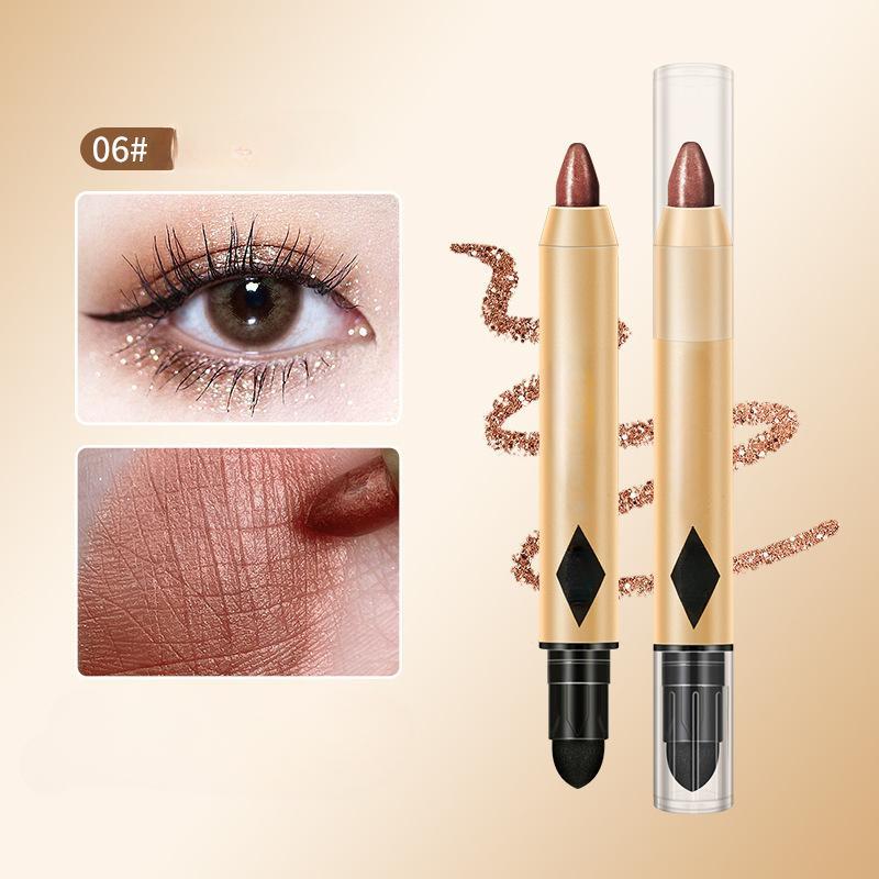 Осветите и подчеркните свои глаза с помощью двусторонней ручки для теней для выделения и контуринга.