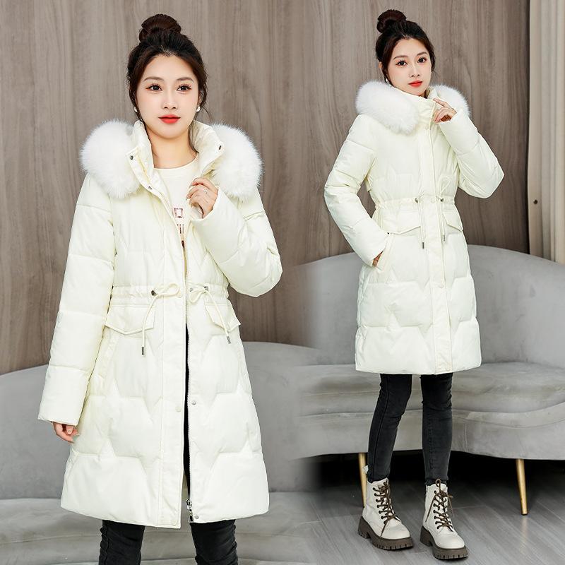 Средние и длинные облегающие модели одежды с меховым воротником на хлопковой подкладке, новые тонкие и теплые модели одежды на хлопковой подкладке, а также облегающие пальто в зарубежном стиле.