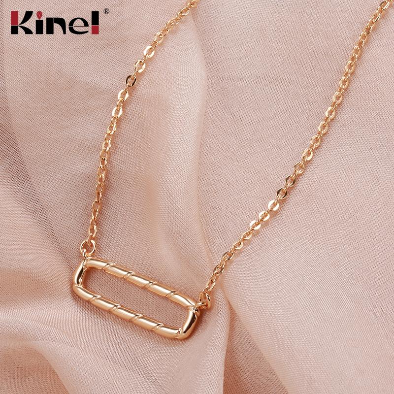 Простое квадратное колье Kinel из розового золота с подвеской