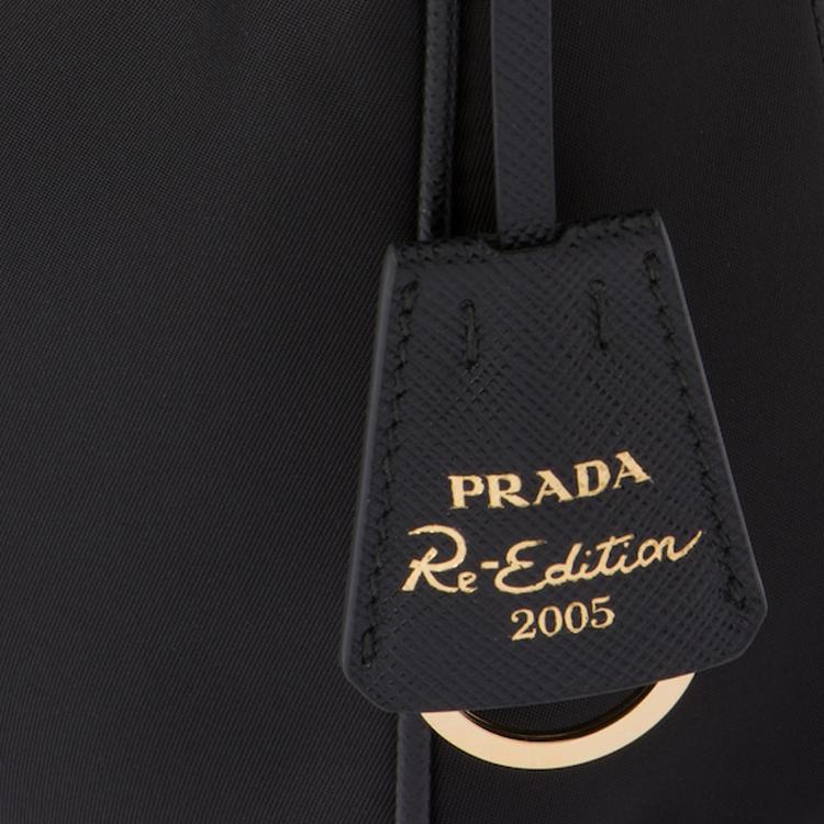 Prada Переиздание 2005 Эмалированный Металлический Треугольный Логотип Застежка-молния Переработанный Нейлон Мини Сумка-тоут на Плечо Женские сумки Черный 1NE204-R064-F0632