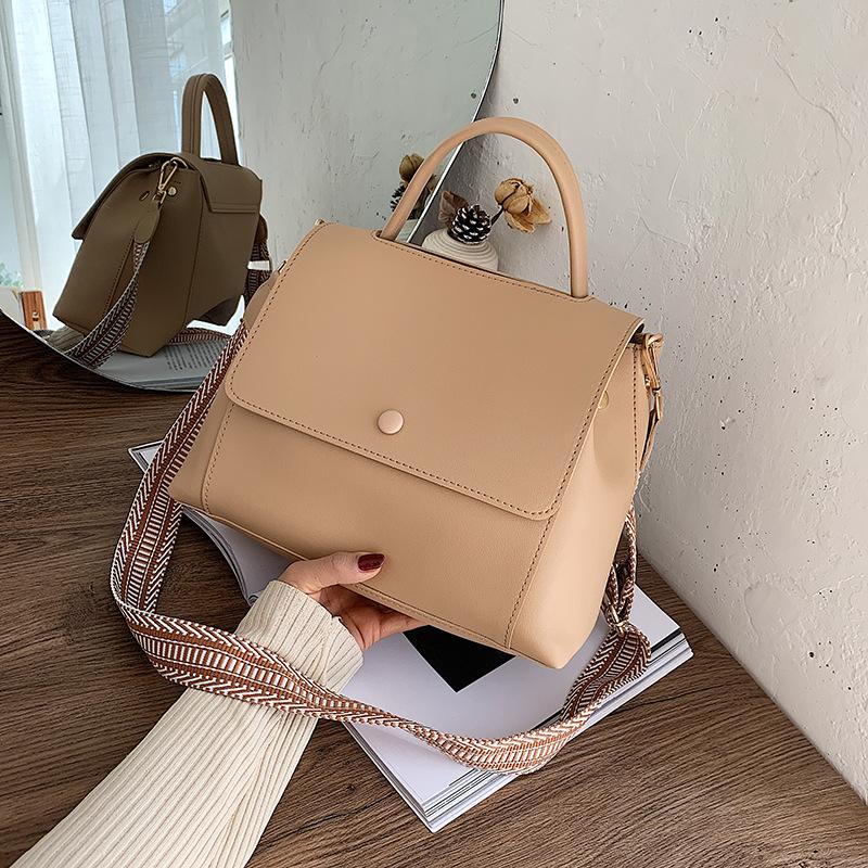 Универсальная женская сумка 2025 новая кожаная текстура простая сумочка зарубежная ретро большая вместимость плечевая сумка-мессенджер