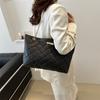 Fashion Shoulder Bag Large Capacity Tote Bag Foreign Style Versatile Messenger Bag Texture Chain Underarm Bag