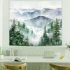 Гобелен «Горный туман и сосна»: Безмятежное настенное искусство для спокойного домашнего декора Гобелен с туманным горным сосновым пейзажем Декор для комнаты