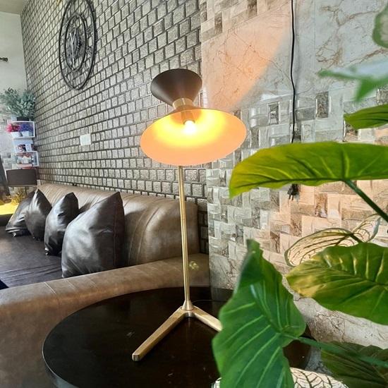 Набор из 2 настольных торшеров Mid-Century Modern Black Matte Double Cone Brass, стильное акцентное освещение для гостиной, офиса, спальни