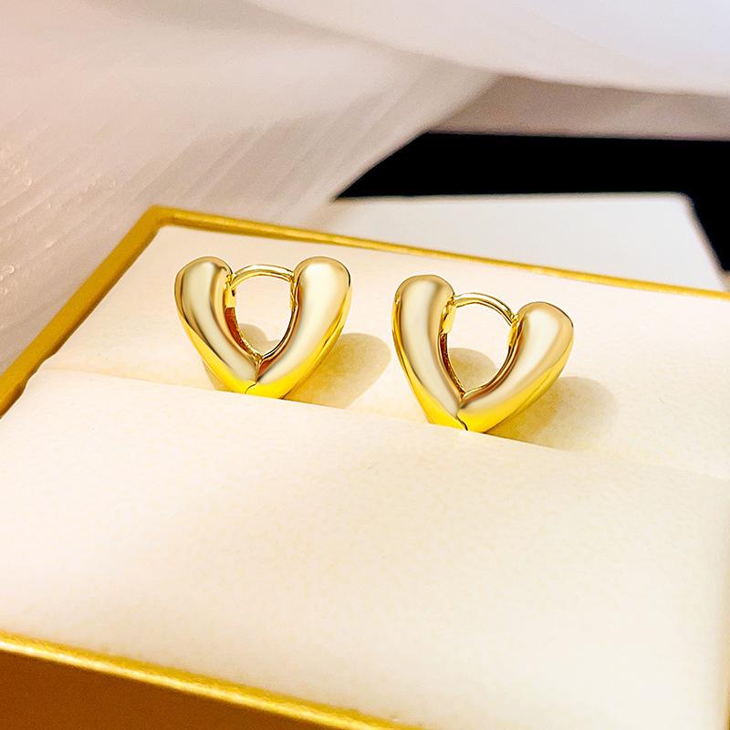 Creative Fashion Metal Wind Stud Earrings Hollow Three-Dimensional Heart-Shaped Geometric Petals Five-Pointed Star Simple Wind Earrings Women