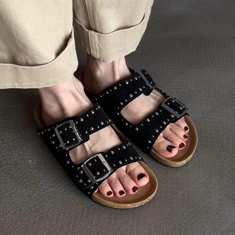 Fashion New Metal Rivets Decorative Slippers Women Fashion Belt Buckle Designer Slippers for Women Summer Flat Sandals Cozy Flip Flops