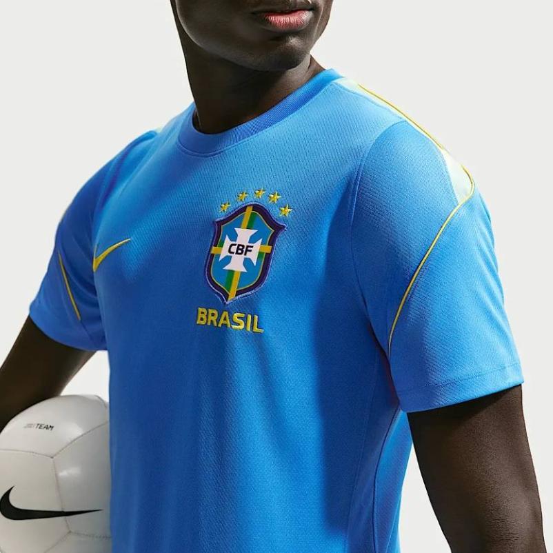 Nike Dri-Fit Strike Сборная Бразилии Облегающий крой Круглый вырез Быстросохнущая Короткий рукав Футбольная футболка Мужские топы IB4964-435