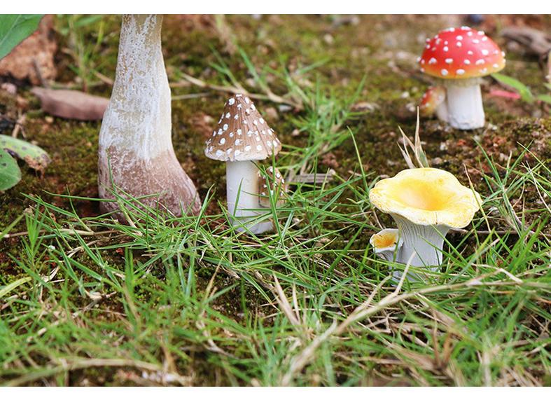 Outdoor Garden Ornaments: Simulated Mushroom Bonsai Decorations for Courtyard Landscaping