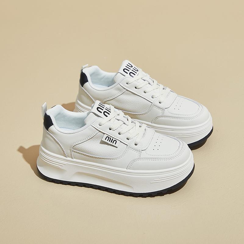 Мода 2024 Трендовые женские легкие спортивные туфли Женские вулканизированные туфли на плоской подошве Модная и удобная спортивная обувь