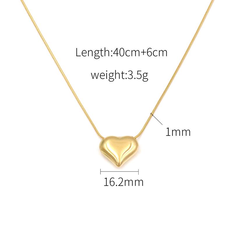 Chic 18k Gold Peach Heart Clavicle Chain: Minimalist 3D Pendant, Trendy Titanium Steel Necklace for Women