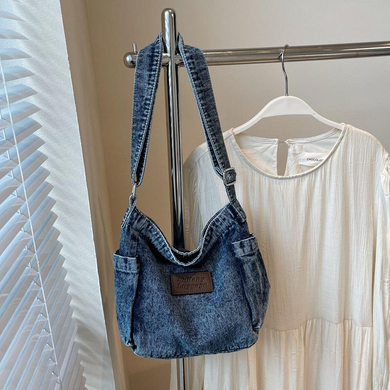 Модная джинсовая сумка с тиснением букв 2025 новая текстура модная повседневная сумка через плечо когда простая сумка через плечо