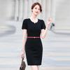 Женское черное платье с V-образным вырезом и коротким рукавом для профессиональной носки в ювелирных магазинах и салонах красоты