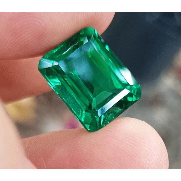 Zambian Natural 14 Ct Emerald Cut Green Emerald Gemstone Pendant Size