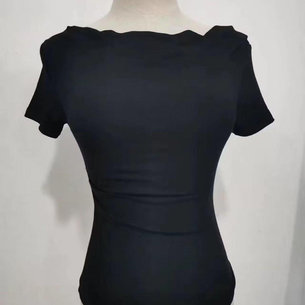 Летняя плиссированная футболка Swing с открытыми плечами 2024 года: Нишевый дизайн, короткий рукав, чистое желание