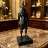 3D-печатная статуэтка Анубиса Настольная скульптура на устойчивом квадратном основании Матовый черный Минималистичный Низкополигональный дизайн для декора дома, офиса, кабинета Подарок