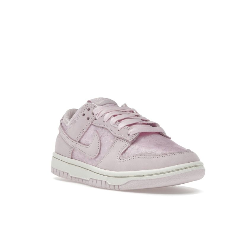Nike Кроссовки для женщин Nike Dunk Low WMNS Regal Pink HJ5870-600