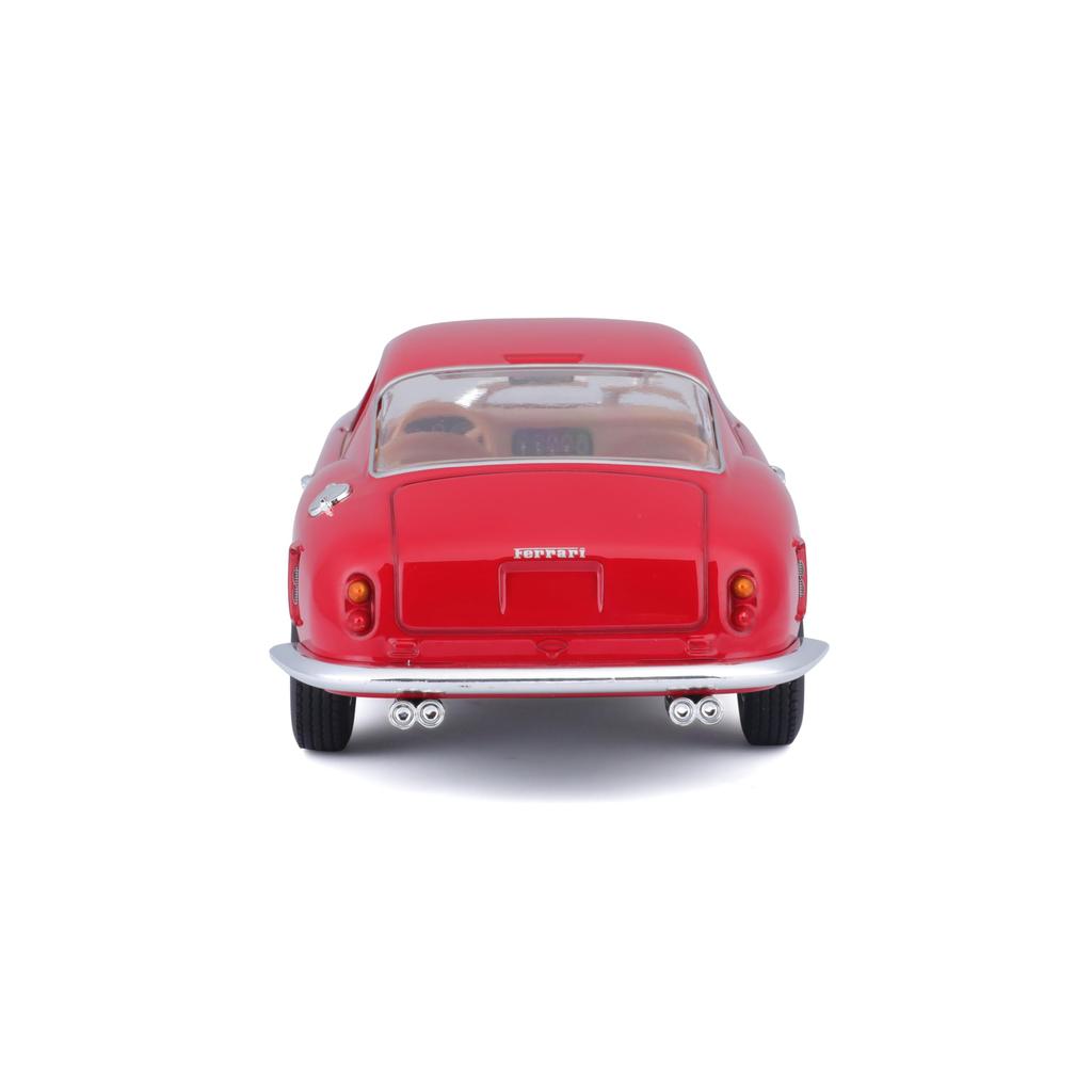 Bburago 1/24 Ferrari Berlinetta Passo Corto Red / Diecast Model Car, Ready-to-Display 18-26025