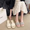 2025 лето новые шлепанцы на плоской подошве, женские летние женские для выхода на пляж с юбками, шлепанцы с перемычкой
