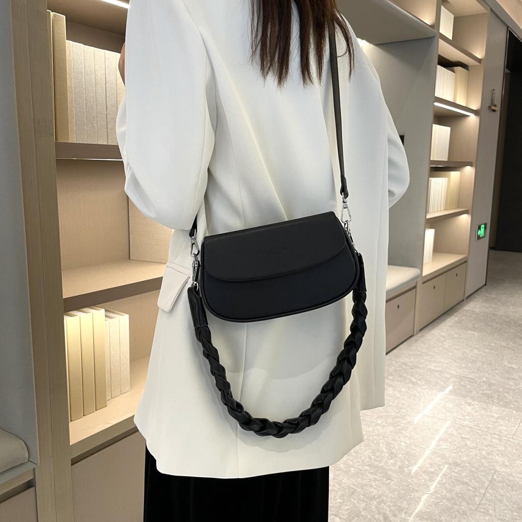 IELGY Женская седельная сумка, простая, модная и модная квадратная сумка на одно плечо в иностранном стиле с диагональным пролетом.